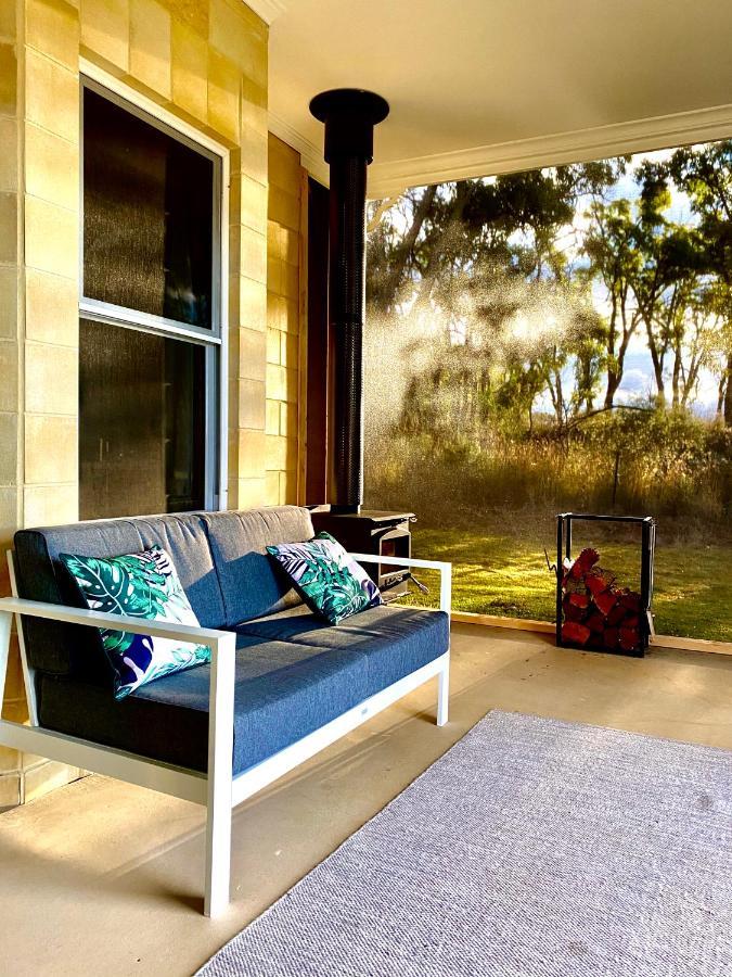 Accommodation Creek Cottages & Sundown View Suites Ballandean Extérieur photo