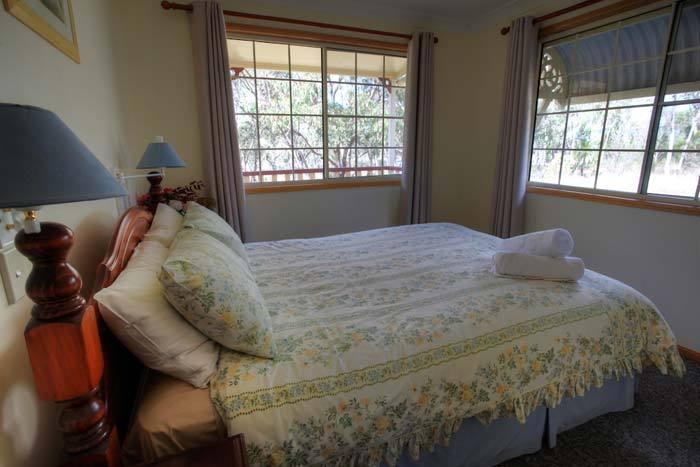 Accommodation Creek Cottages & Sundown View Suites Ballandean Chambre photo
