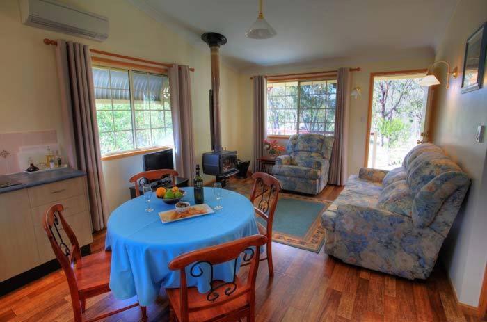Accommodation Creek Cottages & Sundown View Suites Ballandean Extérieur photo