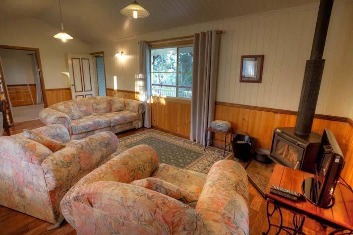 Accommodation Creek Cottages & Sundown View Suites Ballandean Chambre photo