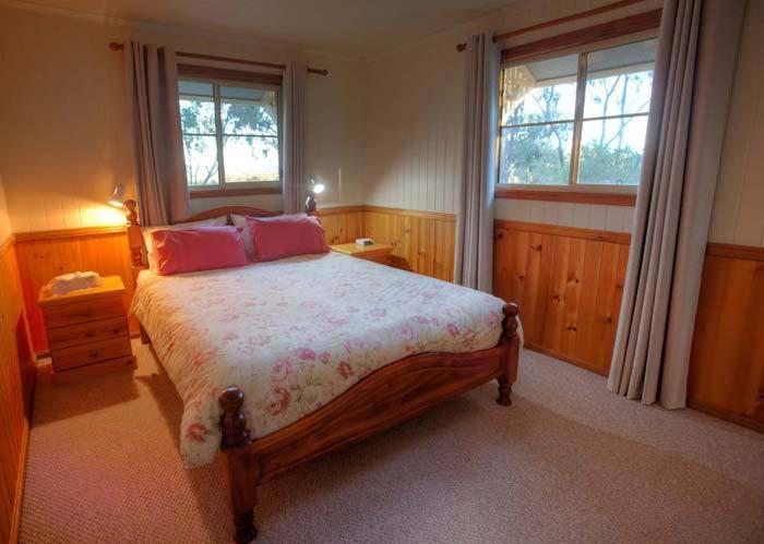Accommodation Creek Cottages & Sundown View Suites Ballandean Chambre photo